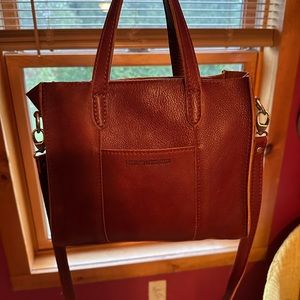 AP Portland Leather Lola Zip Crossbody Nutmeg